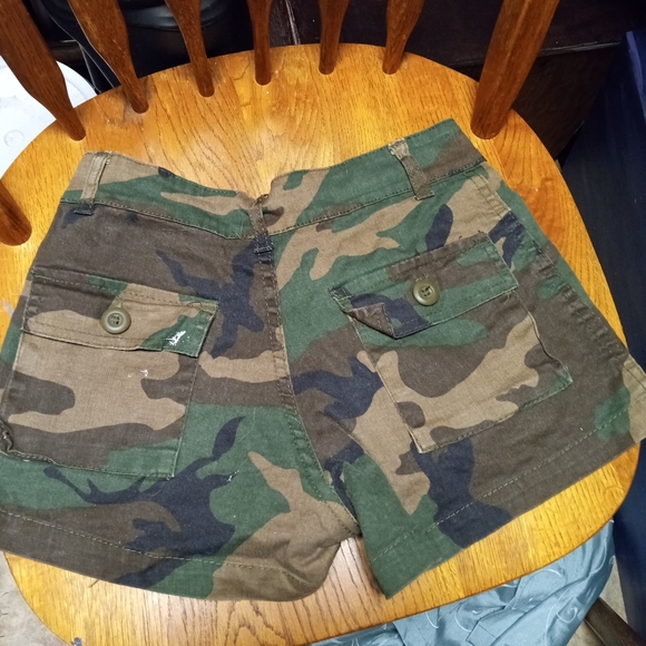 Camouflage shorts - Picture 2 of 3